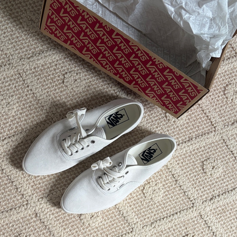 NIB Vans Women's Classic White Sneakers